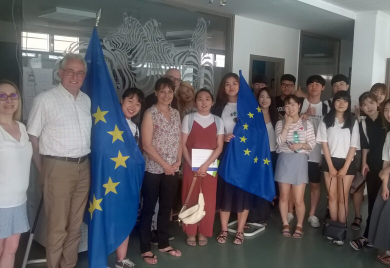 Corée du Sud - Europe - l'ILCF jette un pont entre deux continents - 2017 - rencontre entre les étudiants de l’Université coréenne de SOGANG et Madame Sylvie Guillaume, Vice-Présidente du Parlement Européen